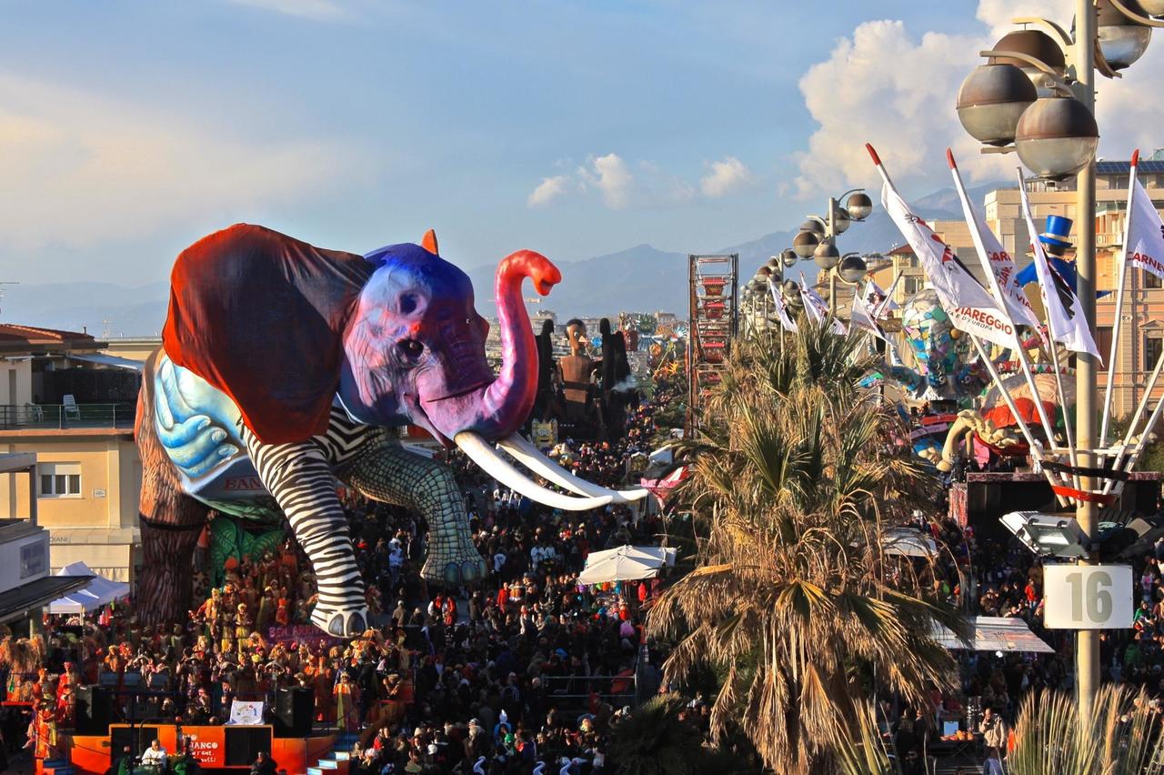 In Toscana è quasi tempo di Carnevale! Ecco 3 idee di viaggio per divertirsi nella festa più pazza dell'anno 